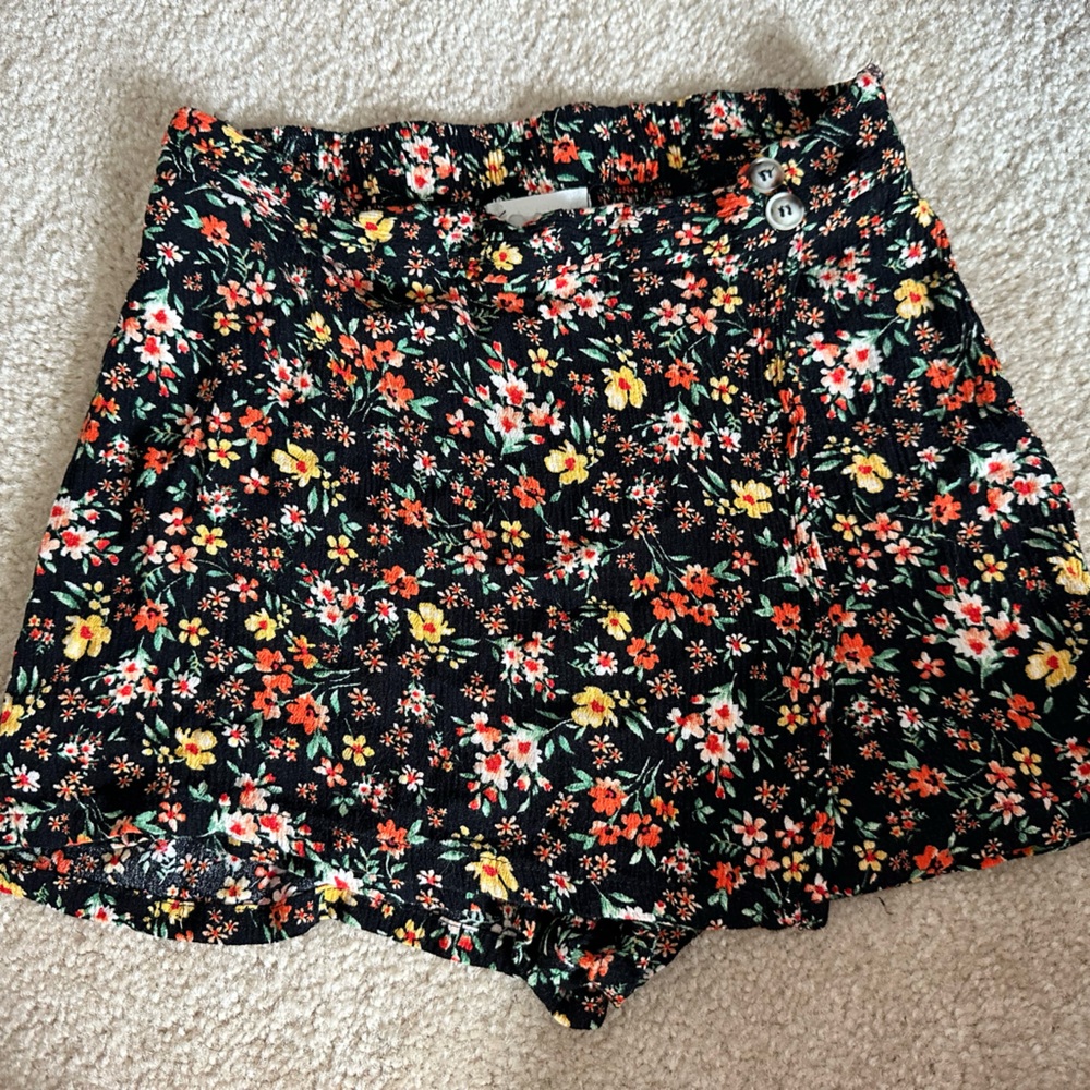 Altar'd State EUC Flower Floral Skort Women’s Medium Black, Yellow, Orange Green